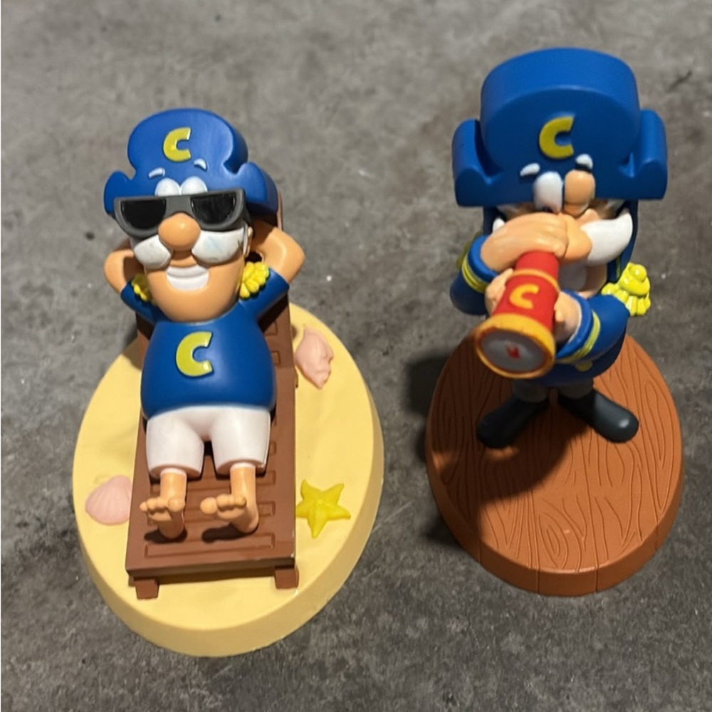 Captain Crunch Blue and Yellow Figurine Mailaway Duo